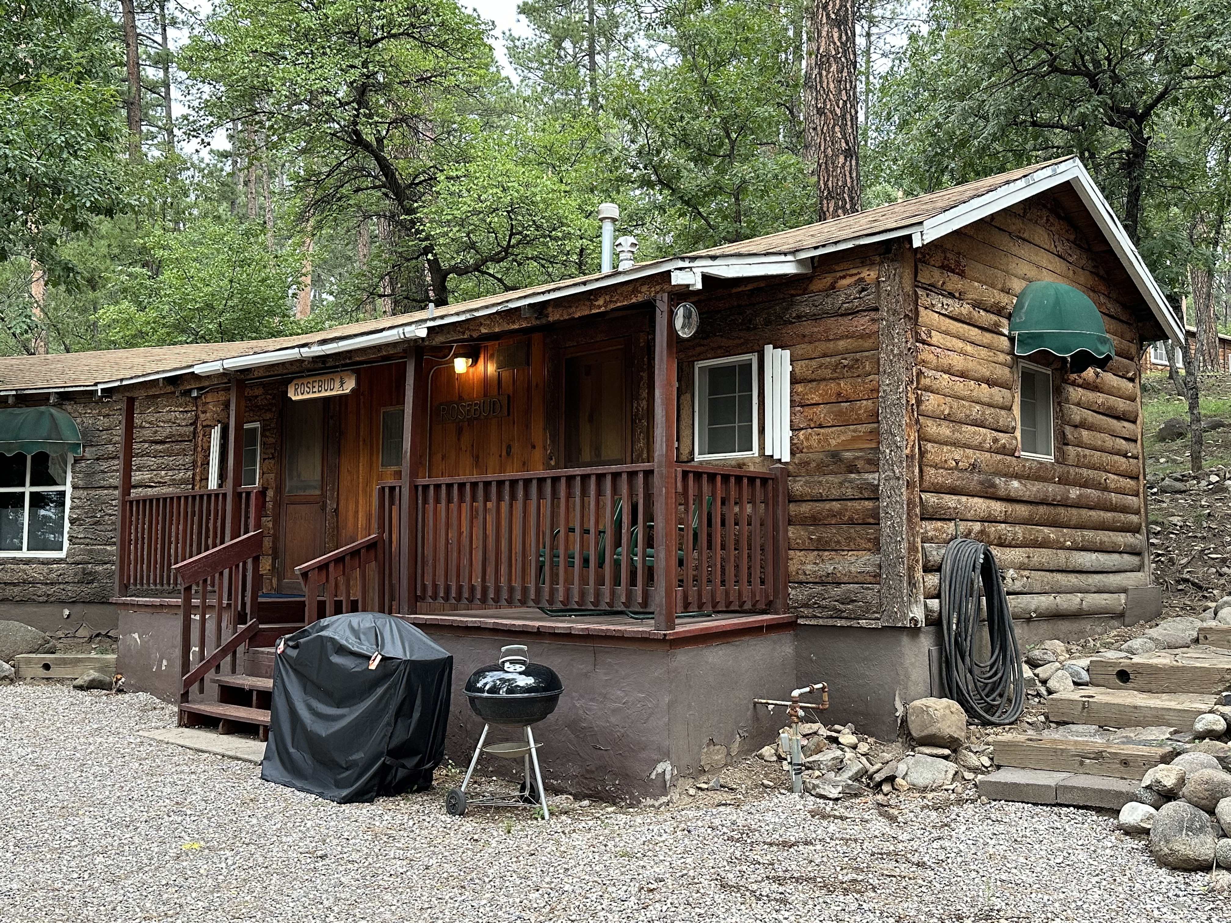 Rosebud cabin at Dan Dee Cabins