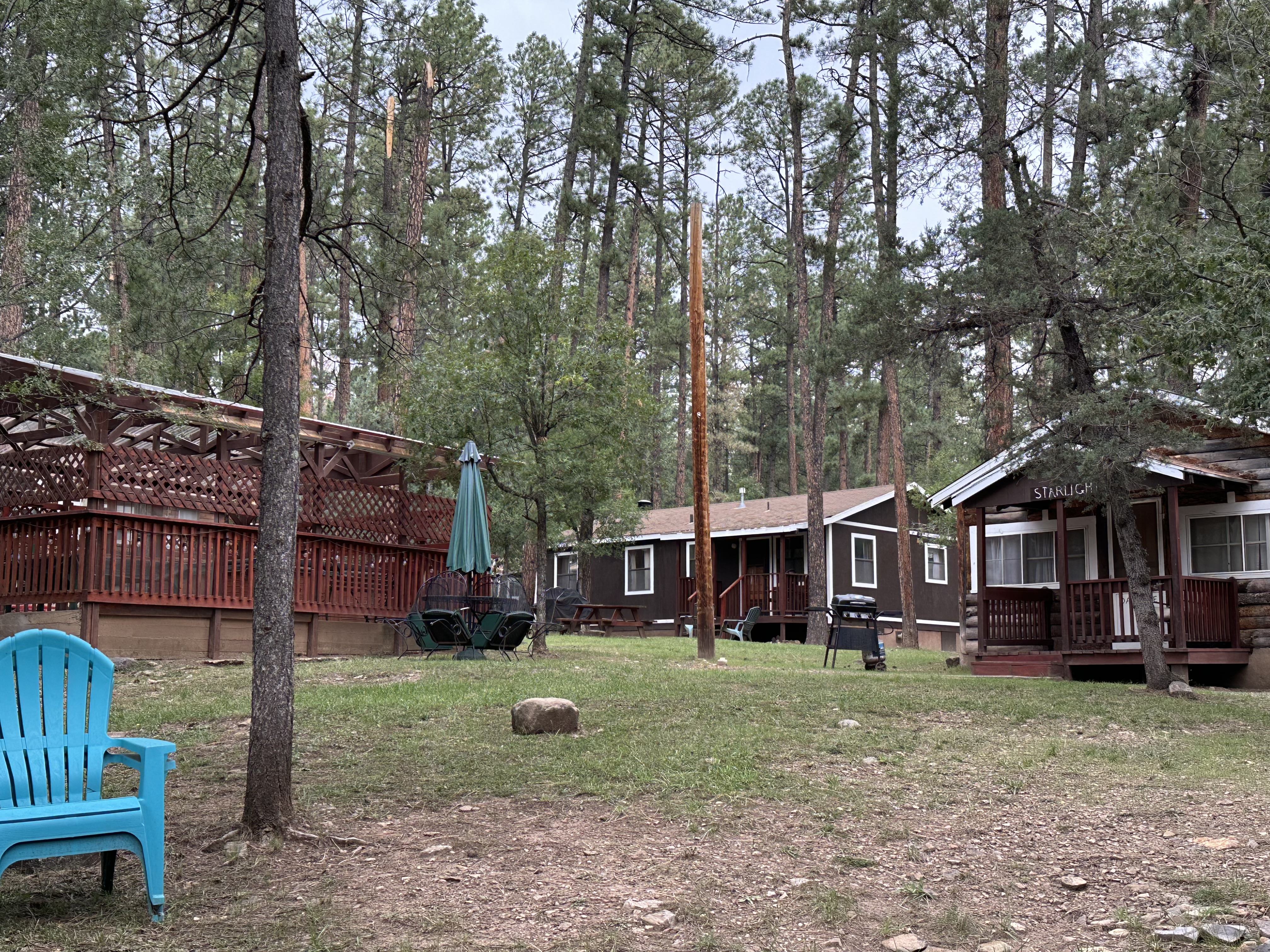 Dan Dee Cabins property and Starlight cabin